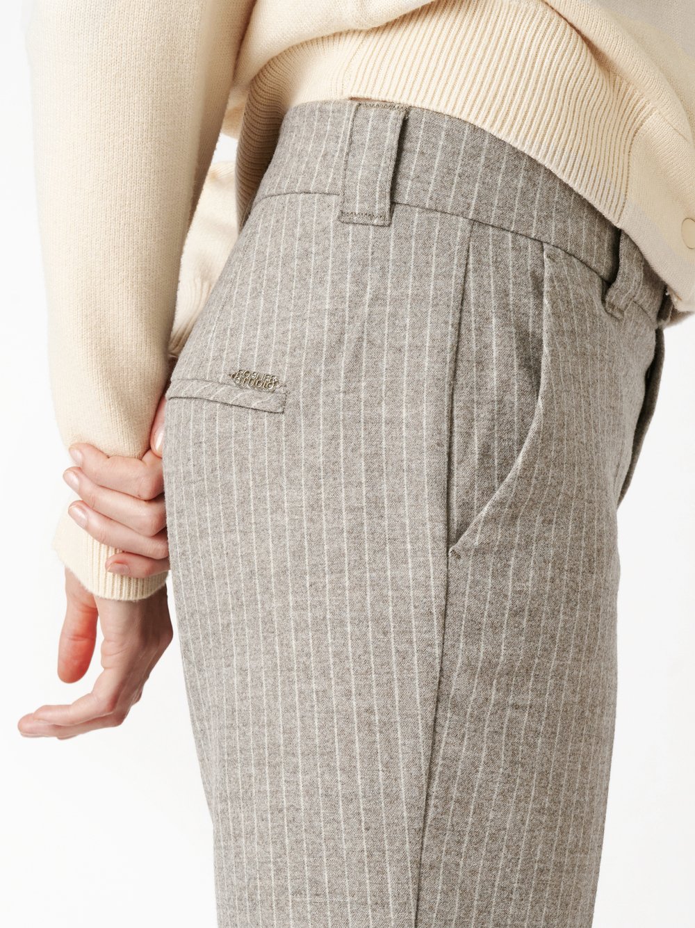 Trousers May_458 taupe detail view Trousers May_458 taupe detail view