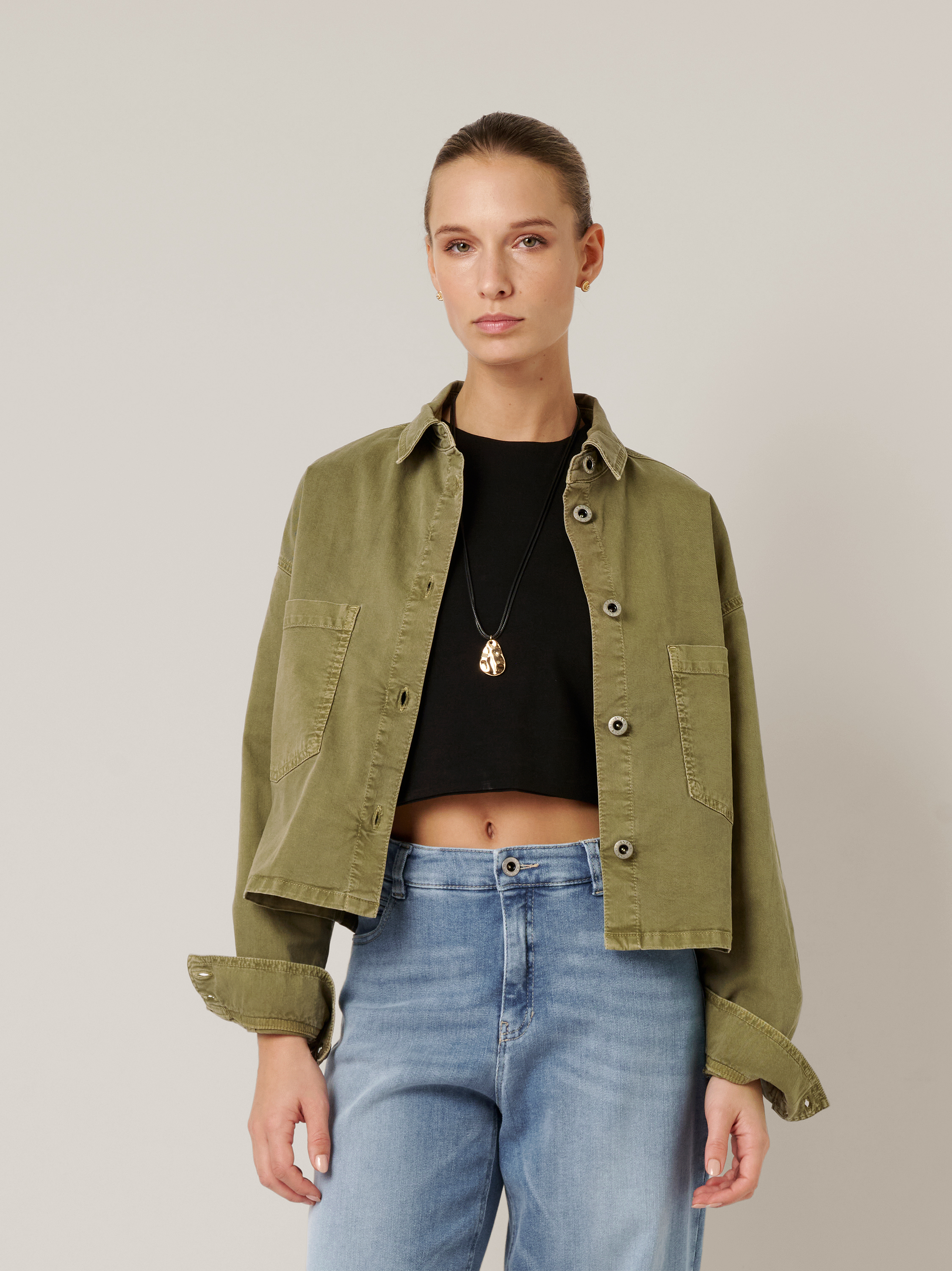 Womens jacket Jamie in khaki, short jacket in utility style, front view worn by model
