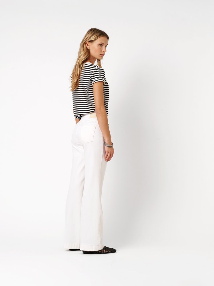 Womens jeans Audrey Sailor in white, bootcut jeans with sailor front, back view worn by model