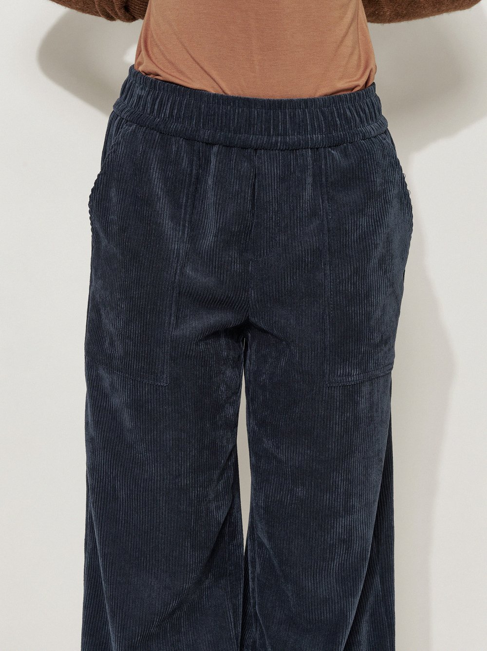 Womens trousers Mara Worker in Navy, wide-leg corduroy trousers, detail view