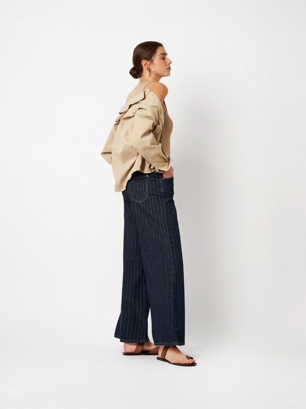 Womens jeans Audrey Wide in blue, striped wide leg jeans, outfit view worn by model