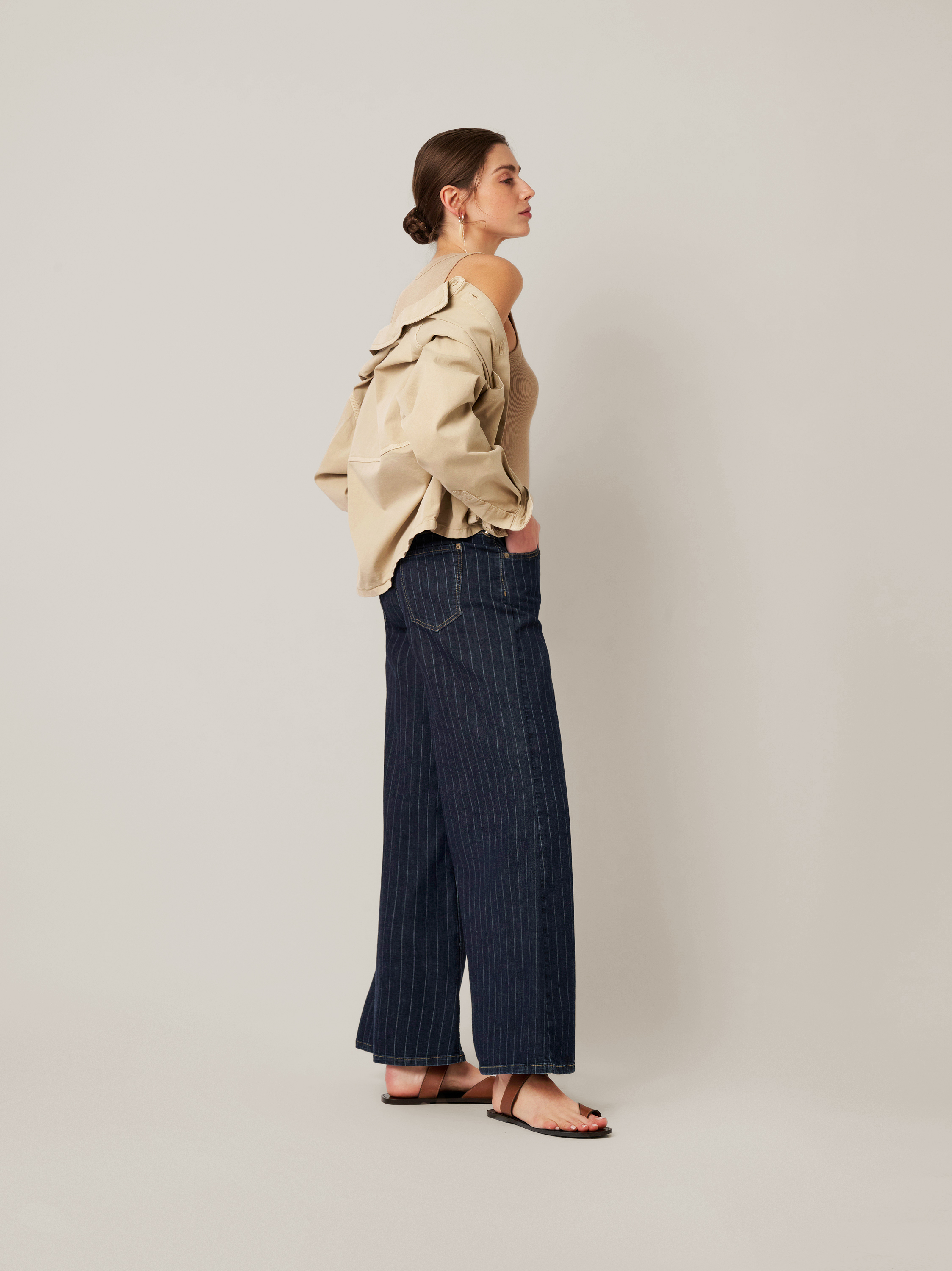 Womens jeans Audrey Wide in blue, striped wide leg jeans, outfit view worn by model