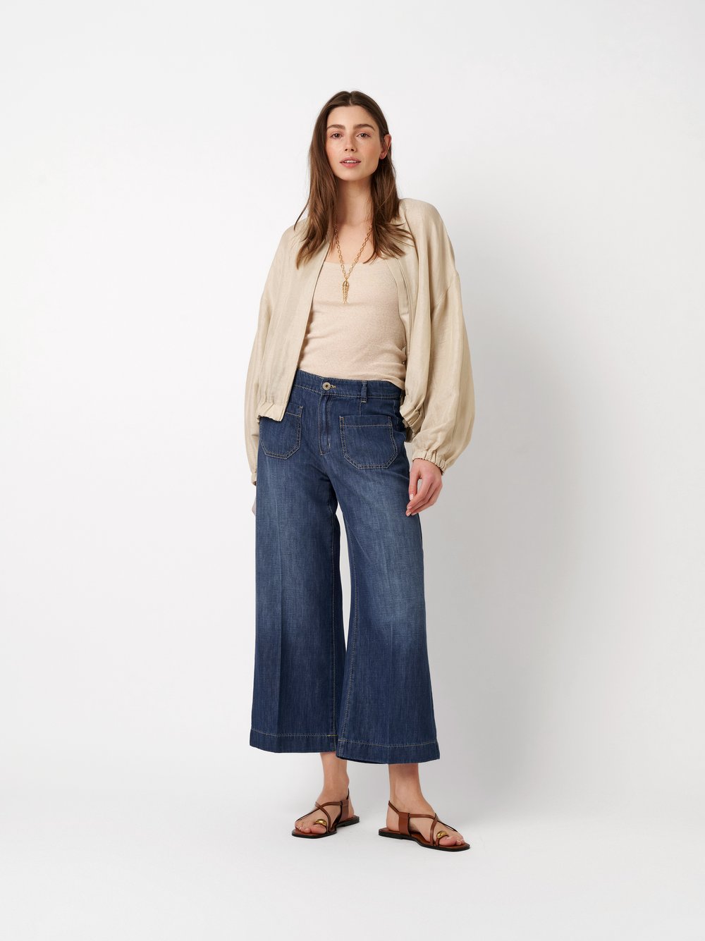 Womens jeans Audrey Culotte in mid blue, culottes made of lightweight denim, outfit view worn by model