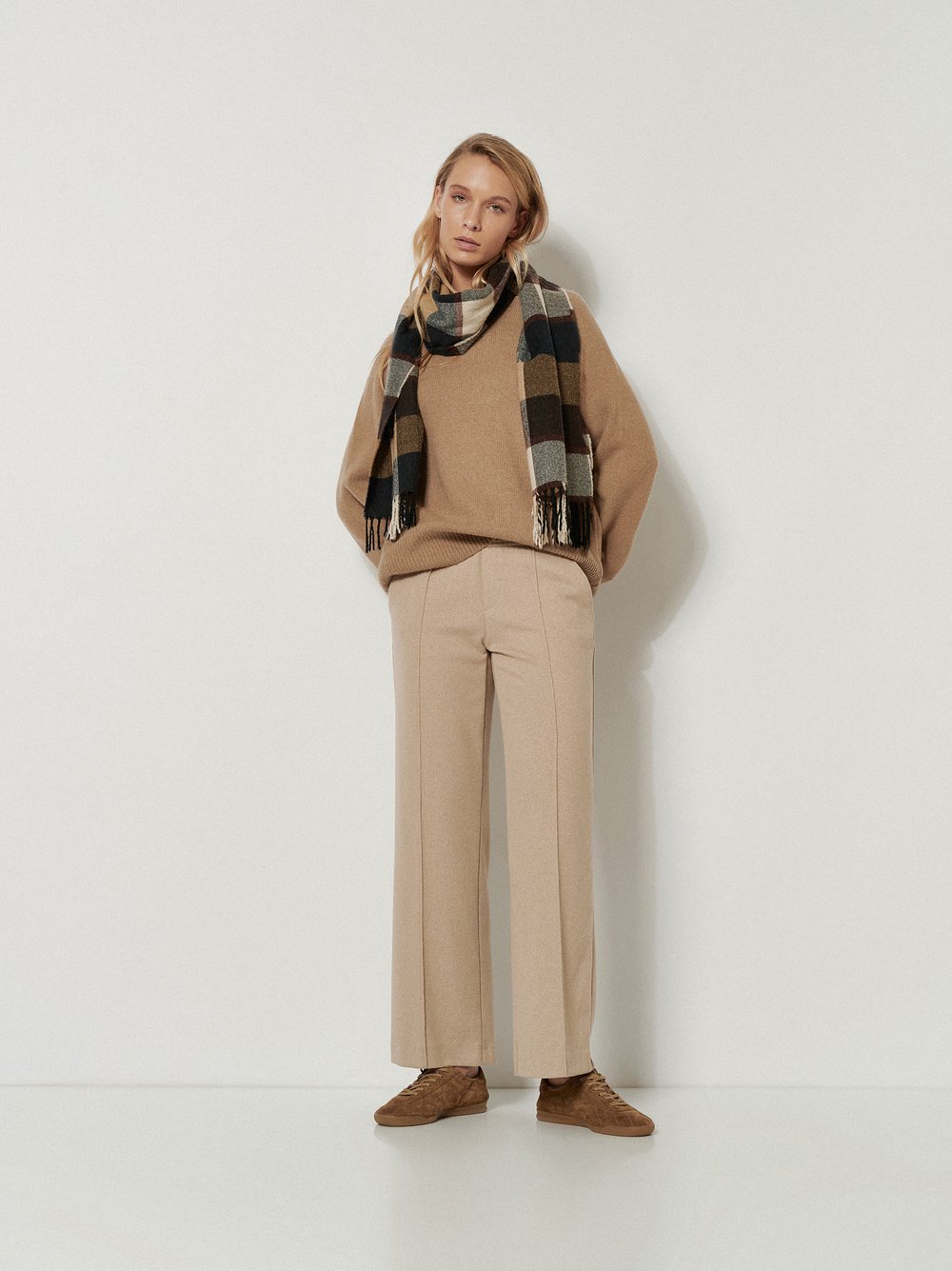 Womens trousers May Wide in Beige, jersey wide-leg trousers, outfit view worn by model