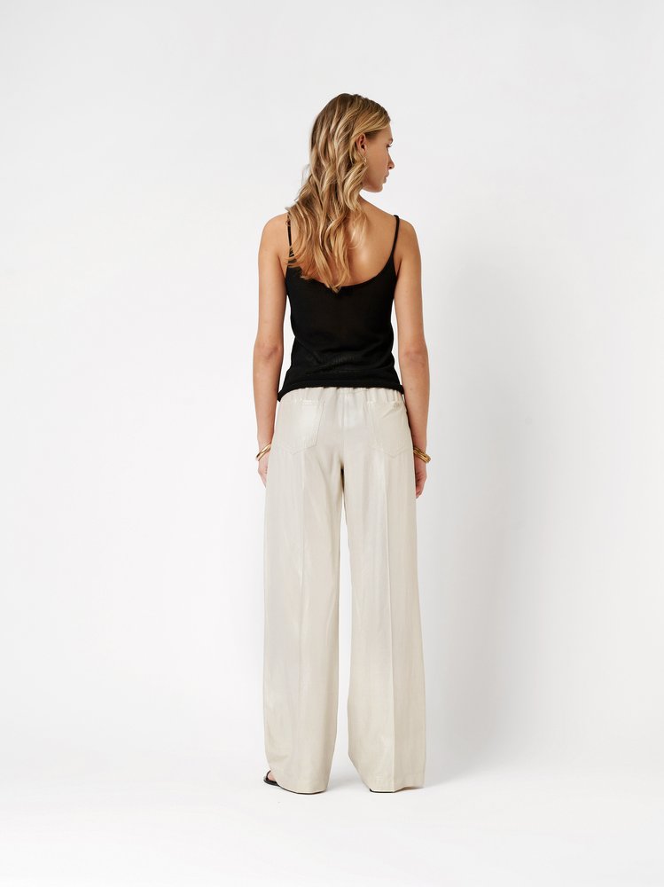 Womens trousers Mara Straight in soft gold, linen trousers with a gold shimmer, back view worn by model