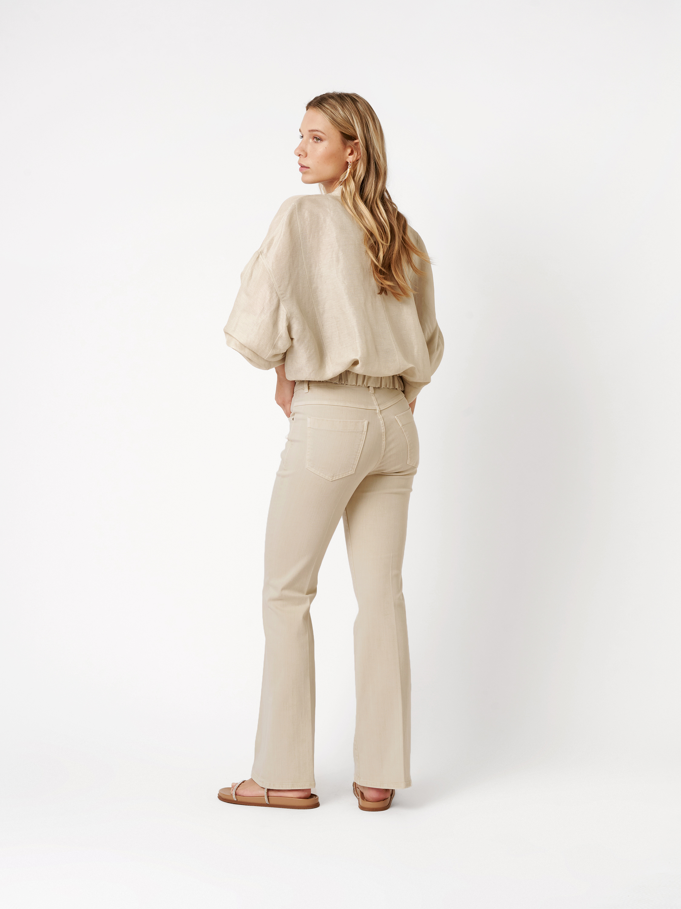 Womens jeans Antonia Bootcut in light sand, bootcut jeans with pleats, back view worn by model