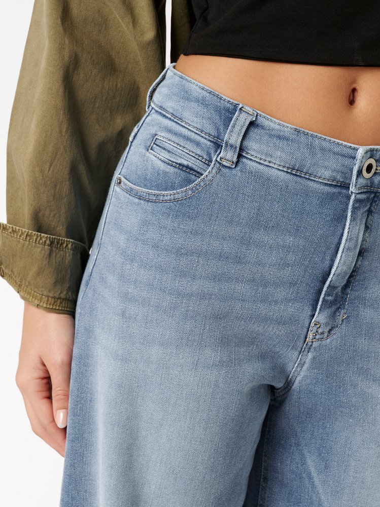 Womens jeans Mara Barrel in mid blue, barrel-fit jeans, detail view