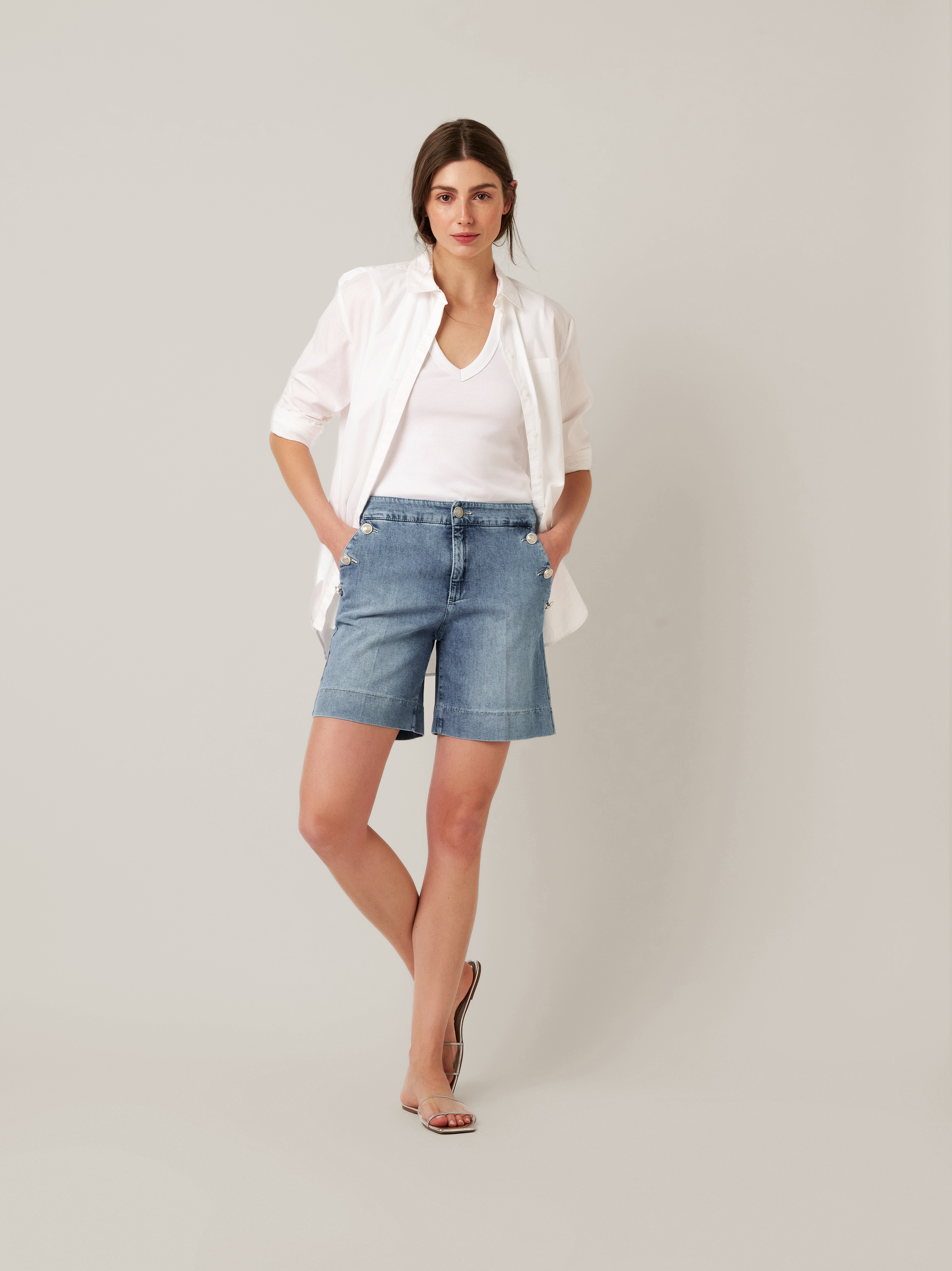 Womens shorts Mara Shorts in light blue, denim shorts with framed pockets, outfit view worn by model