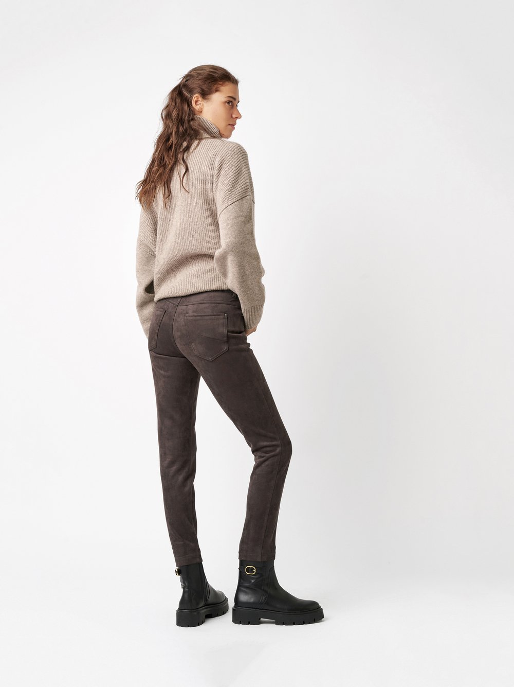 Trousers Antonia_408 brown outfit view Trousers Antonia_408 brown outfit view