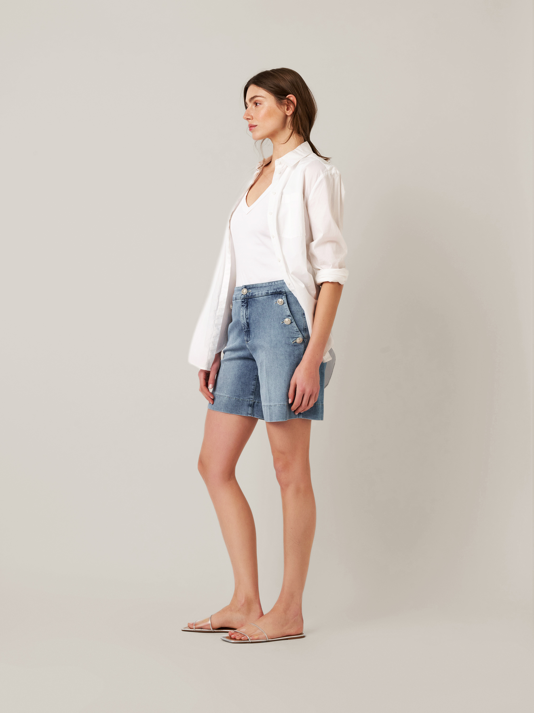 Womens shorts Mara Shorts in light blue, denim shorts with framed pockets, front view worn by model