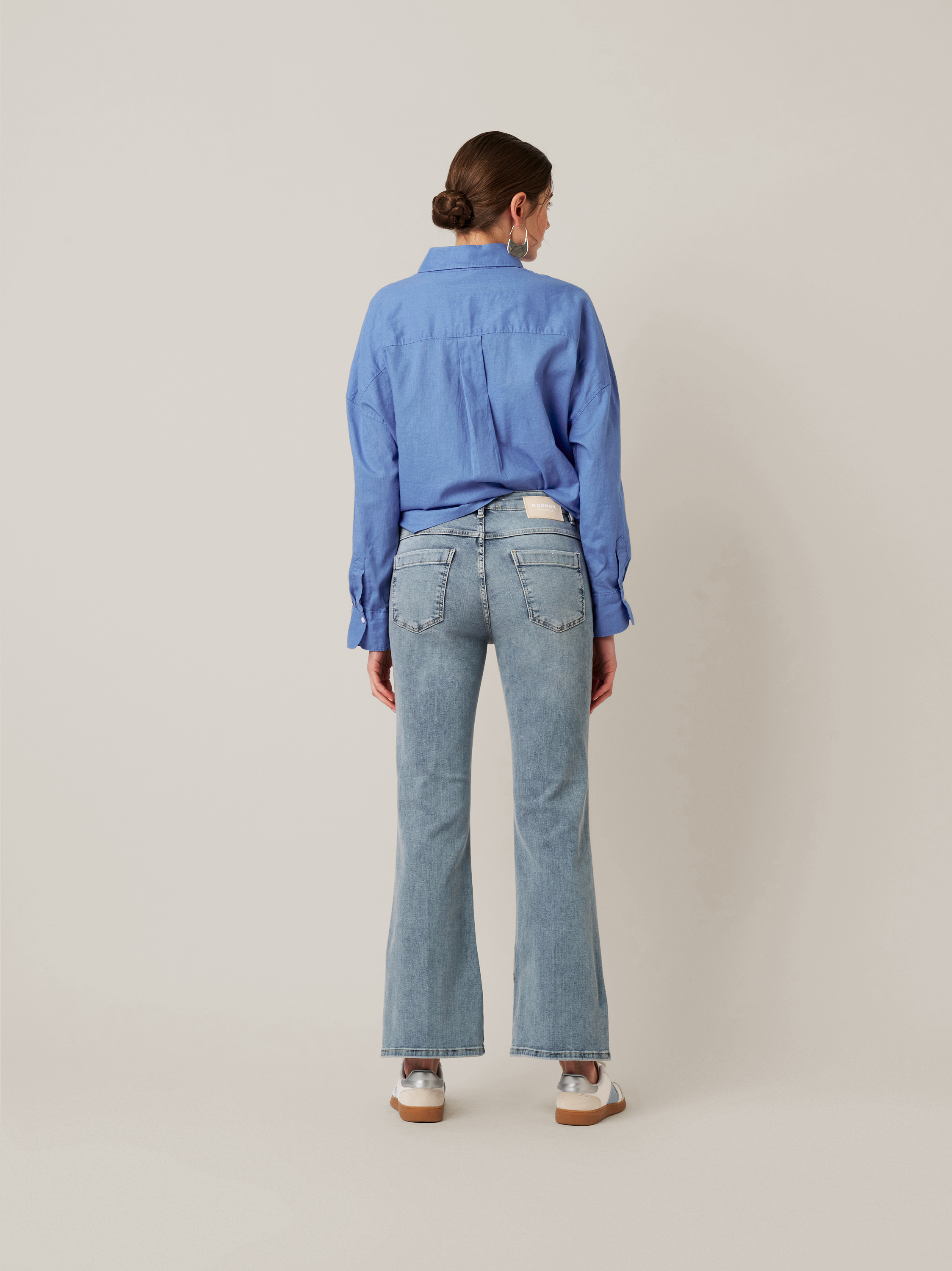 Womens jeans Antonia Bootcut in bleached blue, bootcut jeans with pleats, back view worn by model
