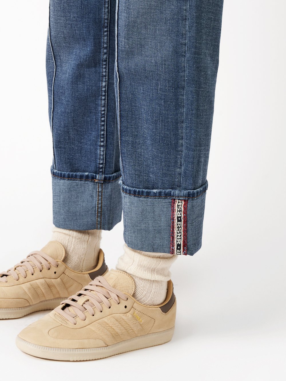 Jeans Masha_152 mid blue detail view Jeans Masha_152 mid blue detail view