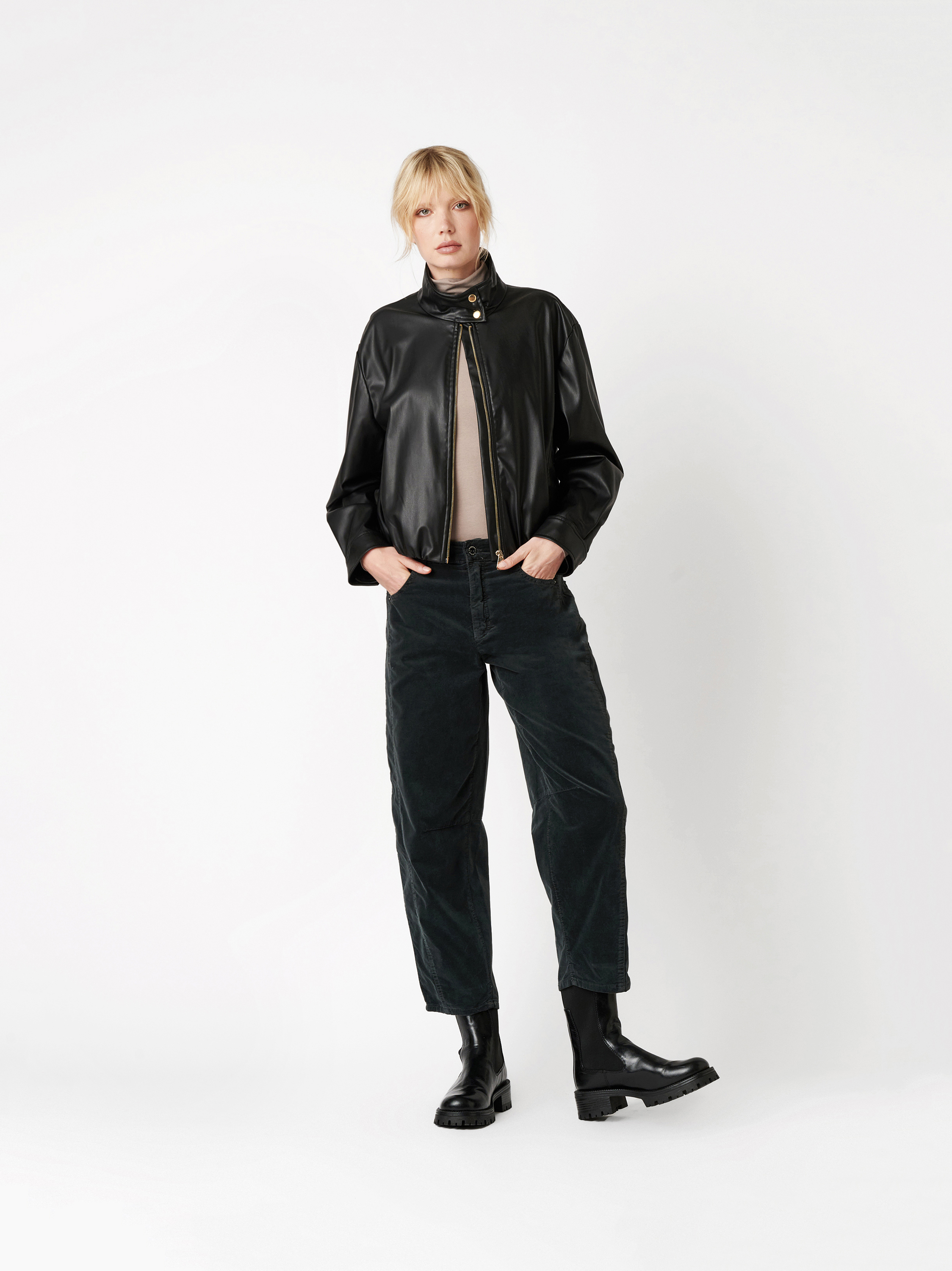 Hose Mara_391 dark grey Outfitansicht Hose Mara_391 dark grey Outfitansicht