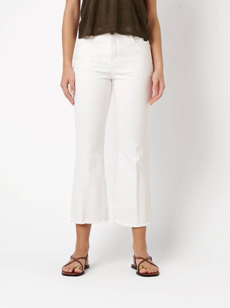 Womens jeans Antonia Bootcut in offwhite, flared jeans with raw hems, front view worn by model
