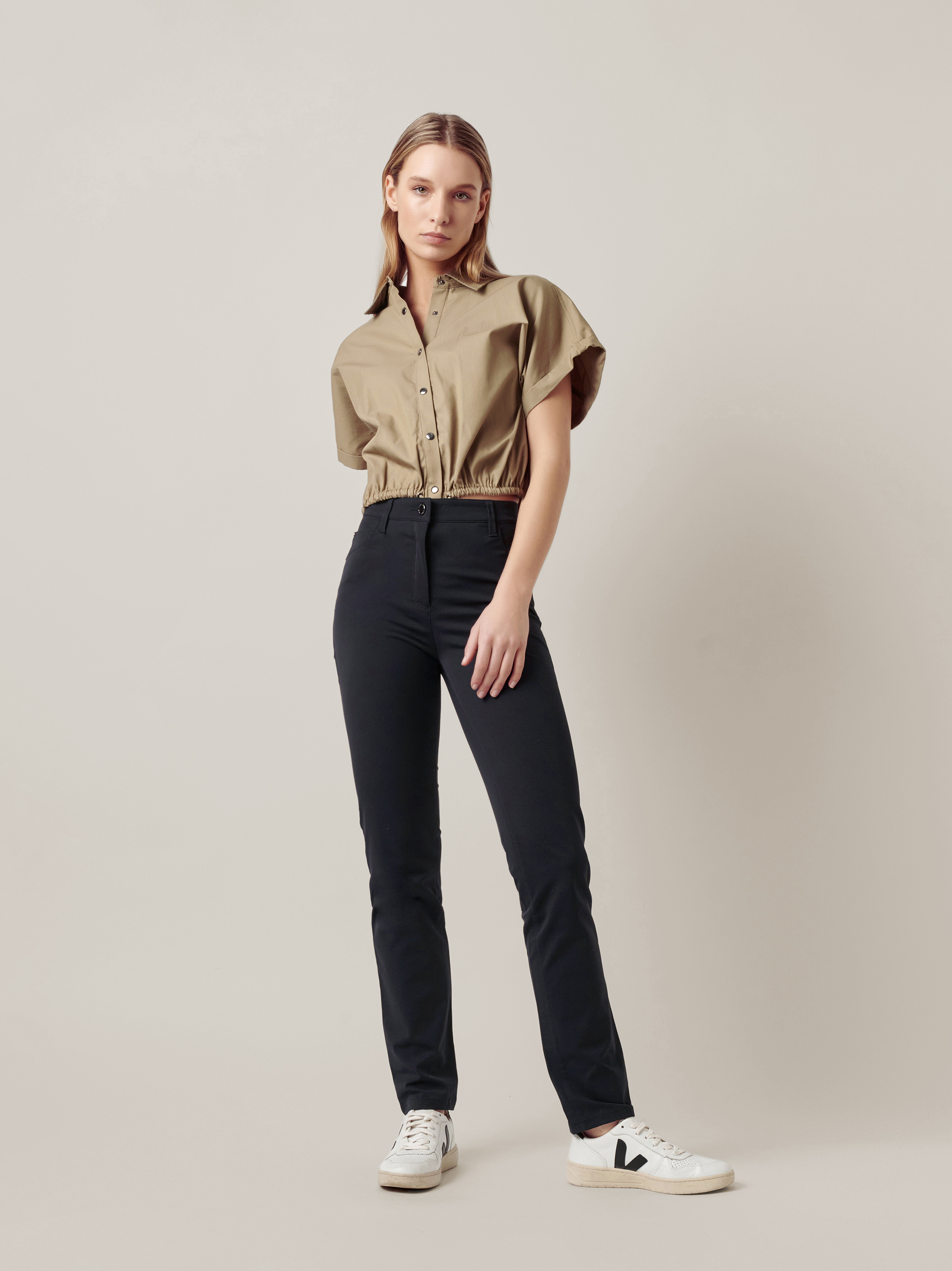 Womens trousers Audrey Slim in navy, smart business trousers in techno stretch fabric, outfit view worn by model