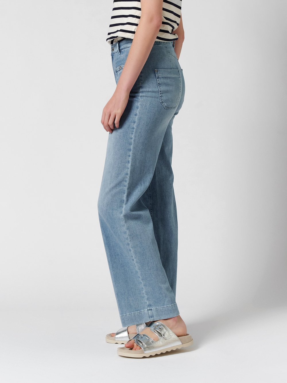 Jeans Audrey1_085 light blue rear view Jeans Audrey1_085 light blue rear view