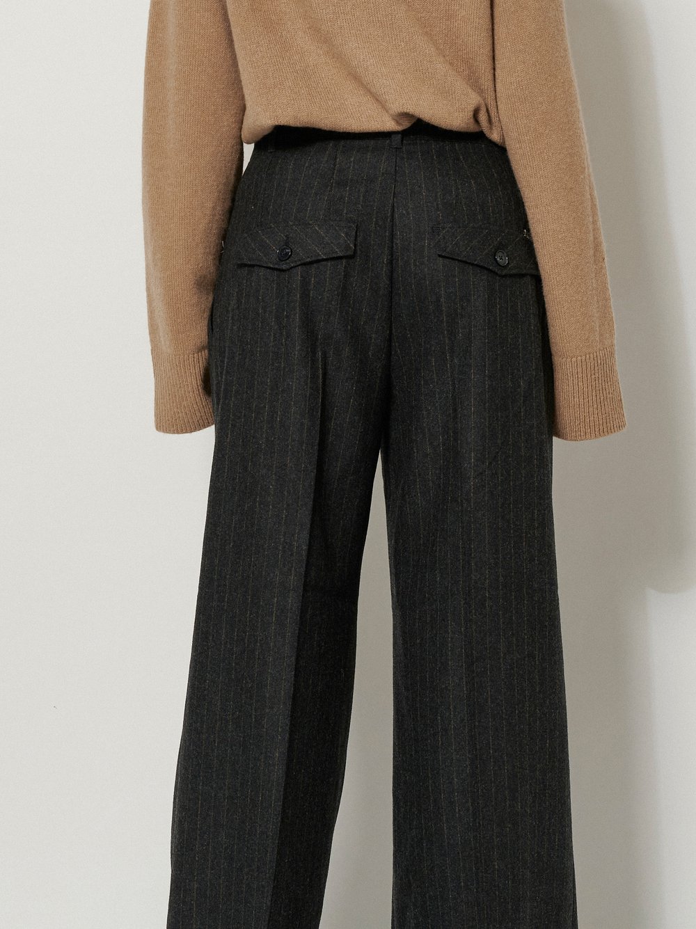 Damenhose Mara Wide in Dark Blue, wide-Leg Hose mit Nadelstreifen, Detailansicht