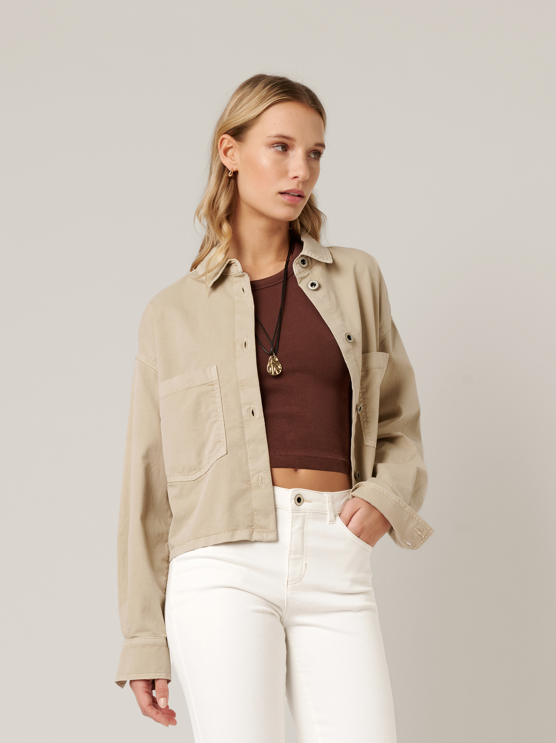 Womens jacket Jamie in sand, short jacket in utility style, front view worn by model