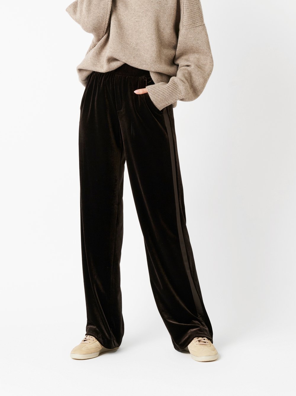 Trousers Mara_355 brown front view Trousers Mara_355 brown front view
