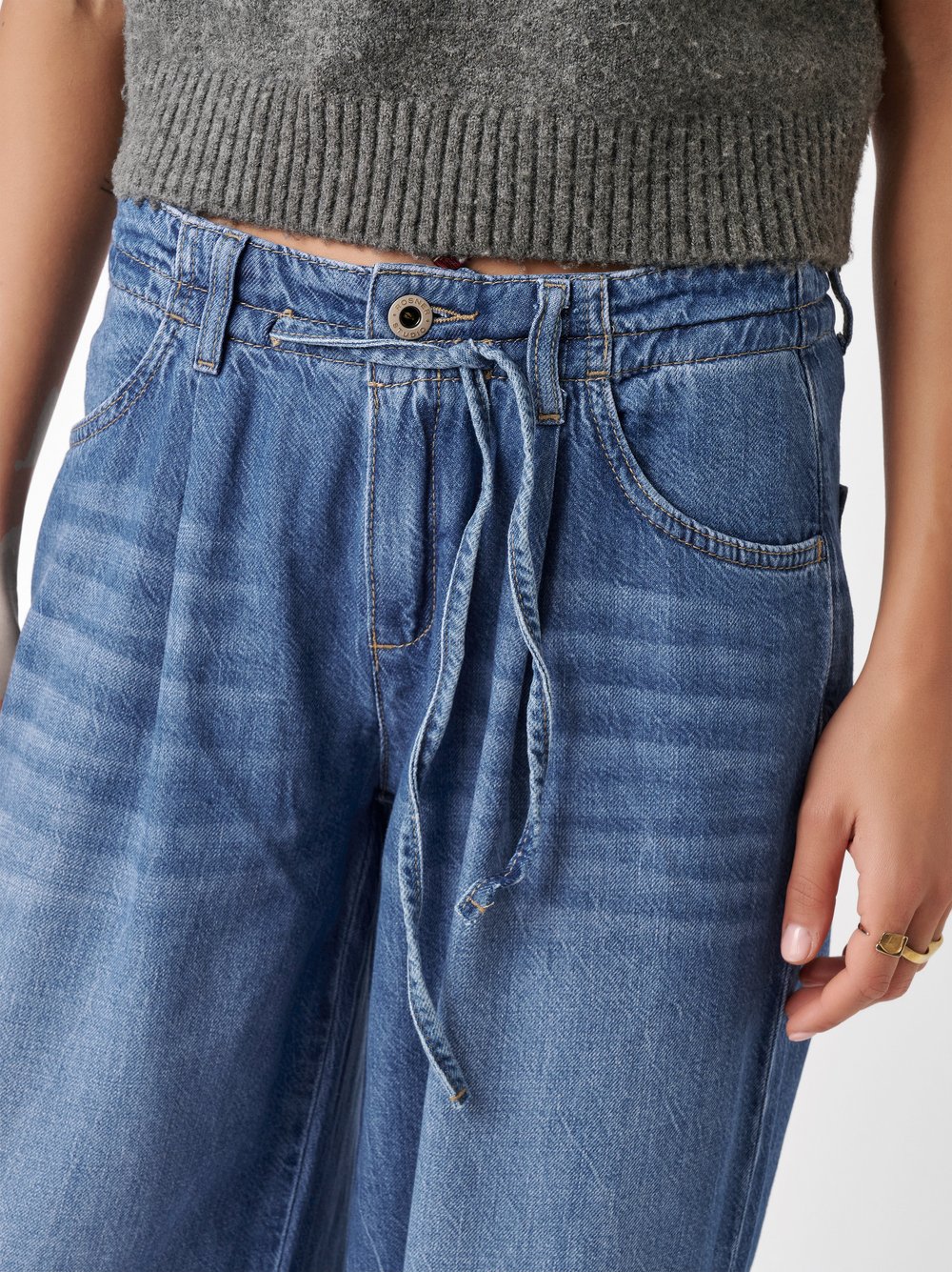 Jeans Masha_151 mid blue detail view Jeans Masha_151 mid blue detail view