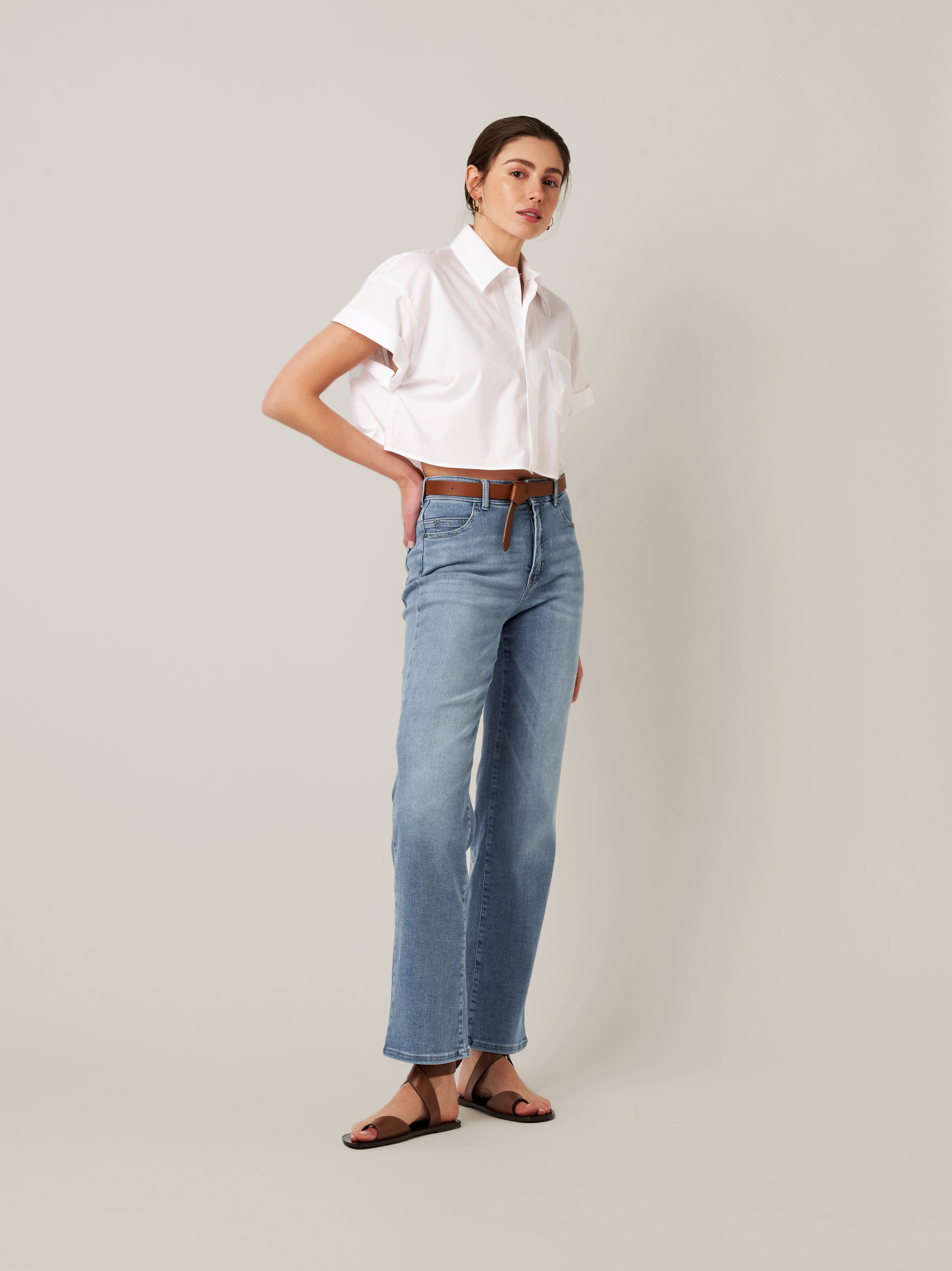 Womens jeans Audrey Straight in mid blue, straight-fit jeans with high waist, outfit view worn by model