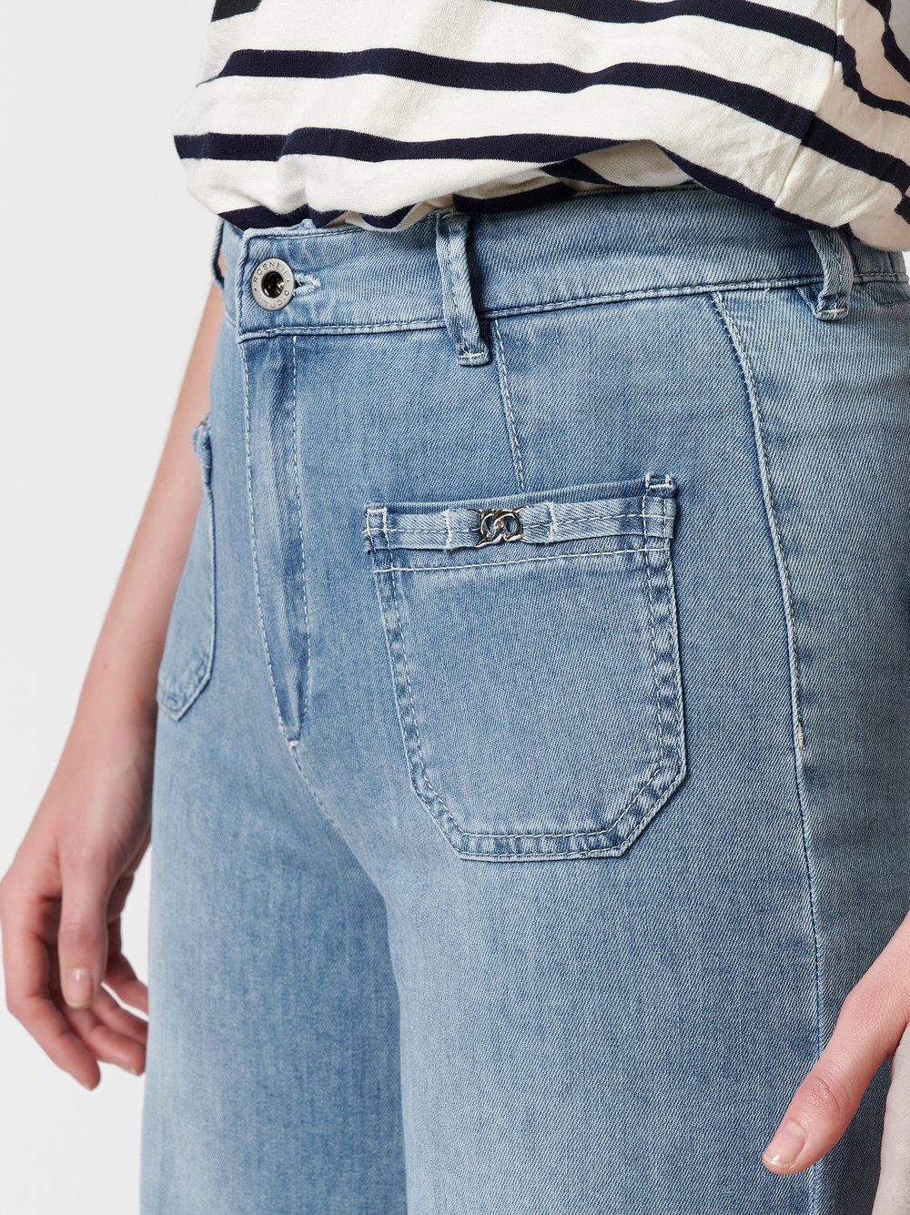 Jeans Audrey1_085 light blue detail view Jeans Audrey1_085 light blue detail view