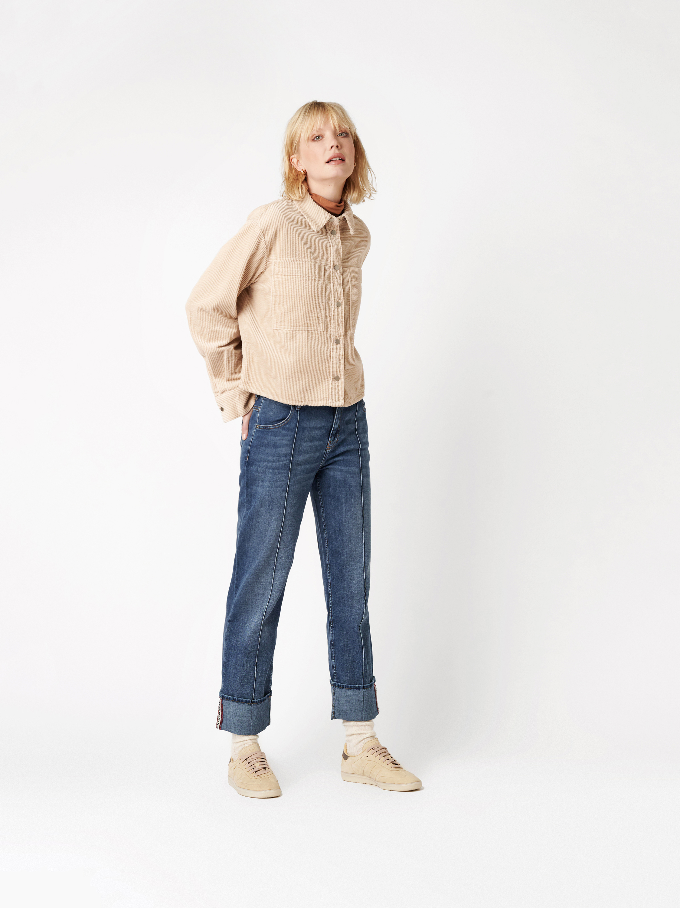 Jeans Masha_152 mid blue Outfitansicht Jeans Masha_152 mid blue Outfitansicht