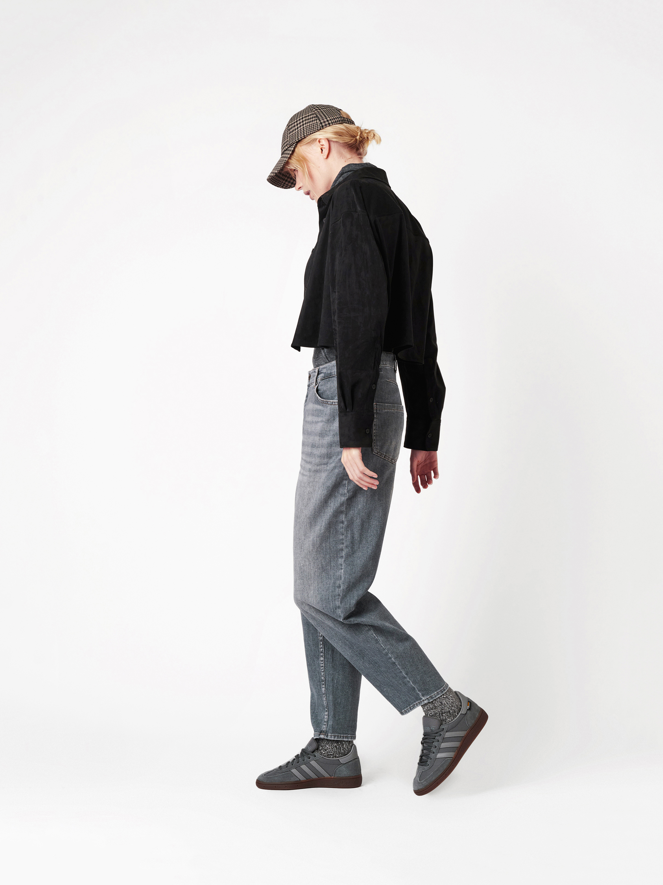 Jeans Mara_385 mid grey outfit view Jeans Mara_385 mid grey outfit view