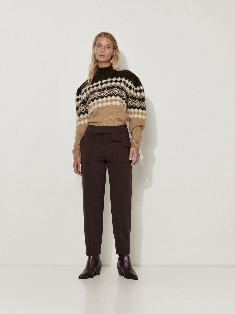 Womens trousers Mara Casual in Dark Brown, tapered-fit trousers in scuba fabric, outfit view worn by model