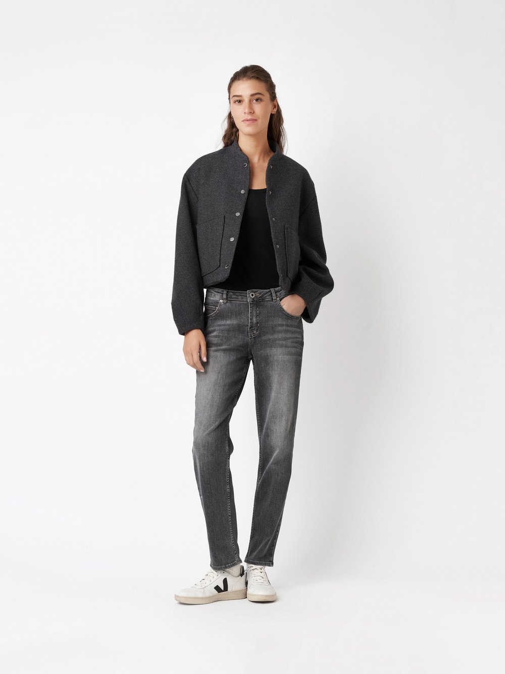 Jeans Masha_155 mid grey Outfitansicht