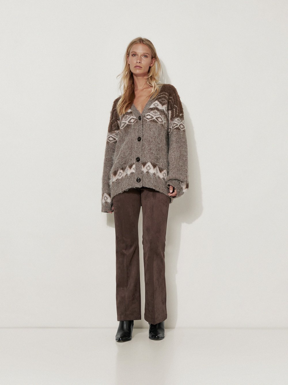 Womens trousers Antonia Bootcut in Dark Brown, bootcut trousers in suede look, outfit view worn by model