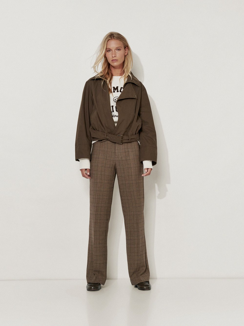 Womens trousers Audrey Flared in Navy, flared trousers in glen check, outfit view worn by model