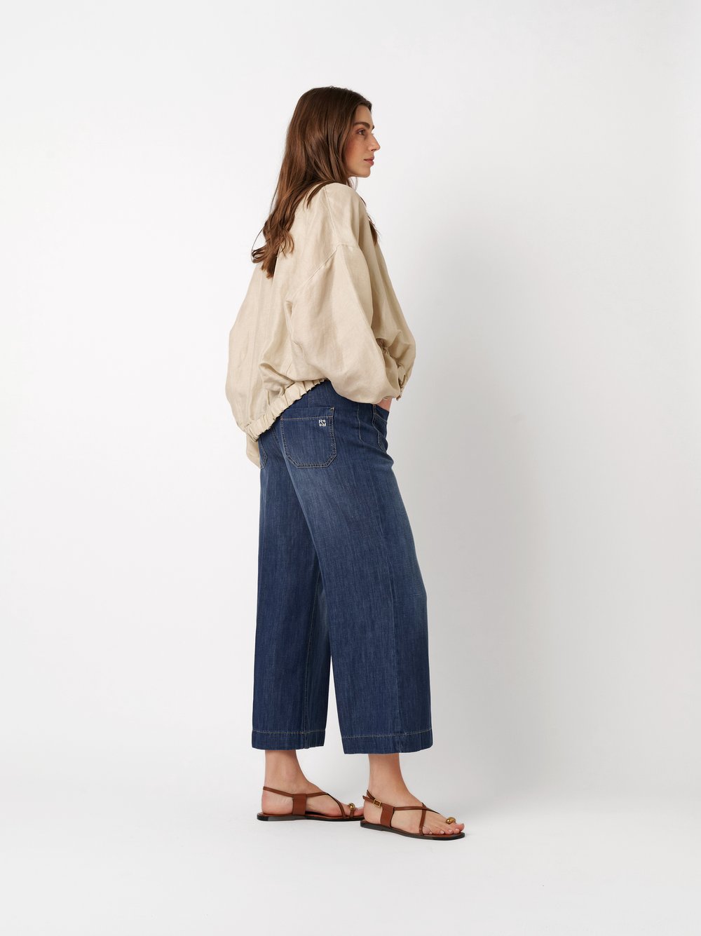 Womens jeans Audrey Culotte in mid blue, culottes made of lightweight denim, front view worn by model