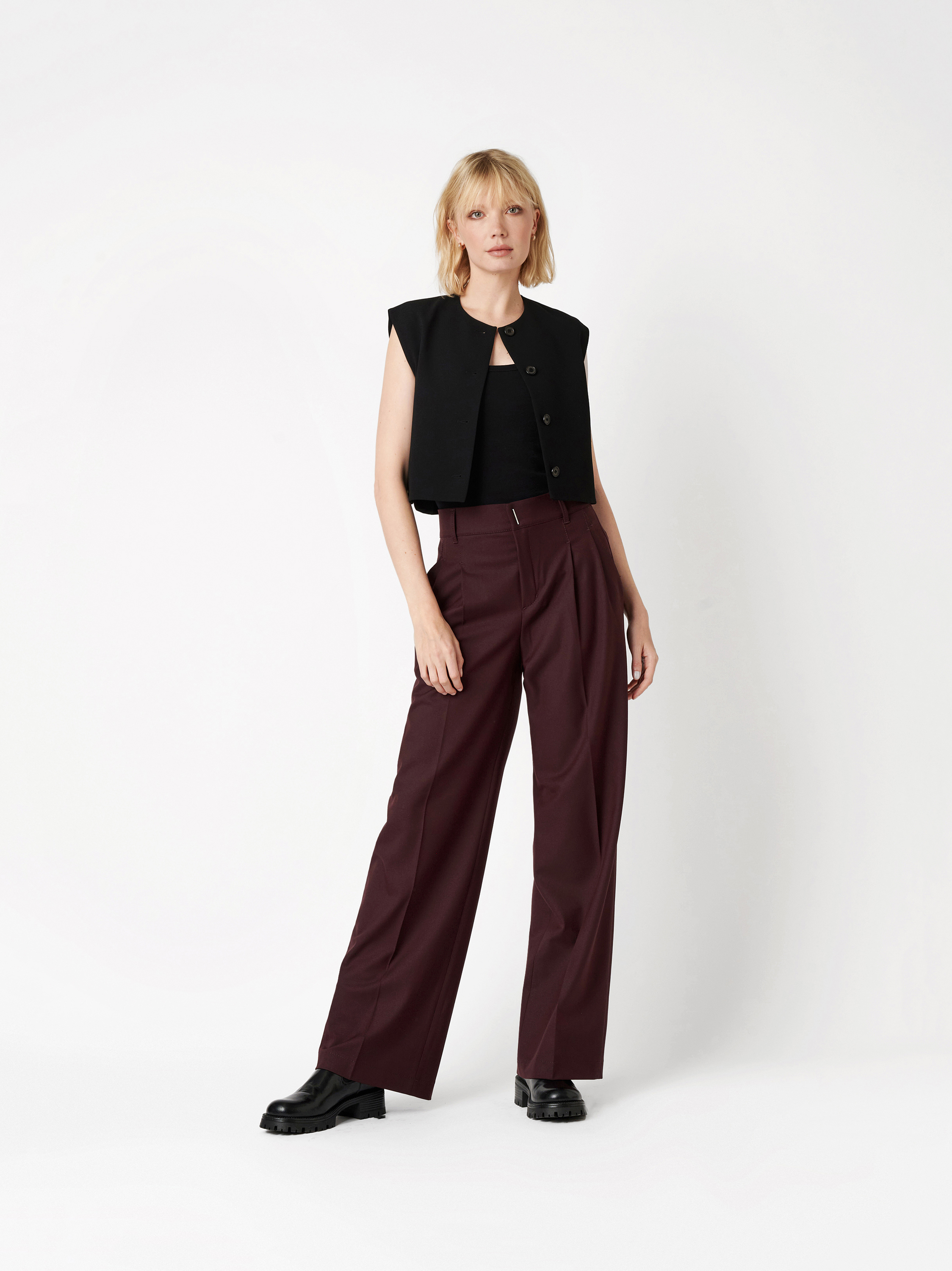 Hose Mara_393 berry Outfitansicht Hose Mara_393 berry Outfitansicht