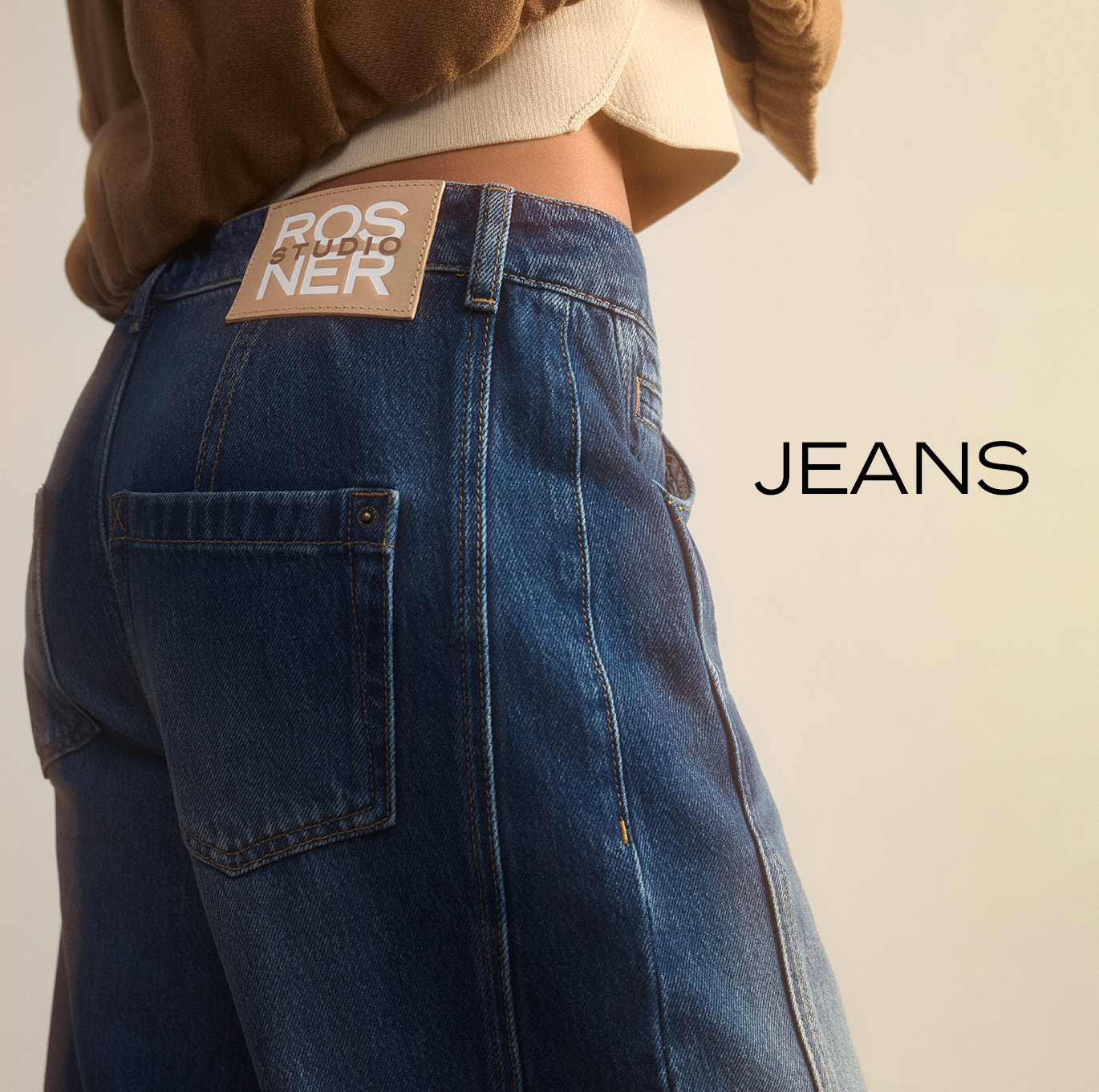 Rückansicht einer Jeans mit sichtbarem ROSNER-Label – Teaser zur Denim-Kategorie im ROSNER Onlineshop.