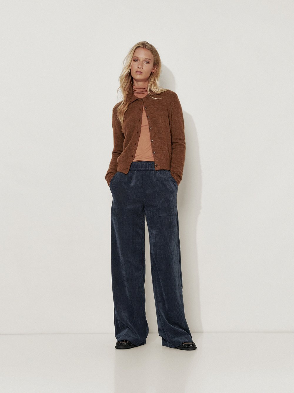 Womens trousers Mara Worker in Navy, wide-leg corduroy trousers, outfit view worn by model