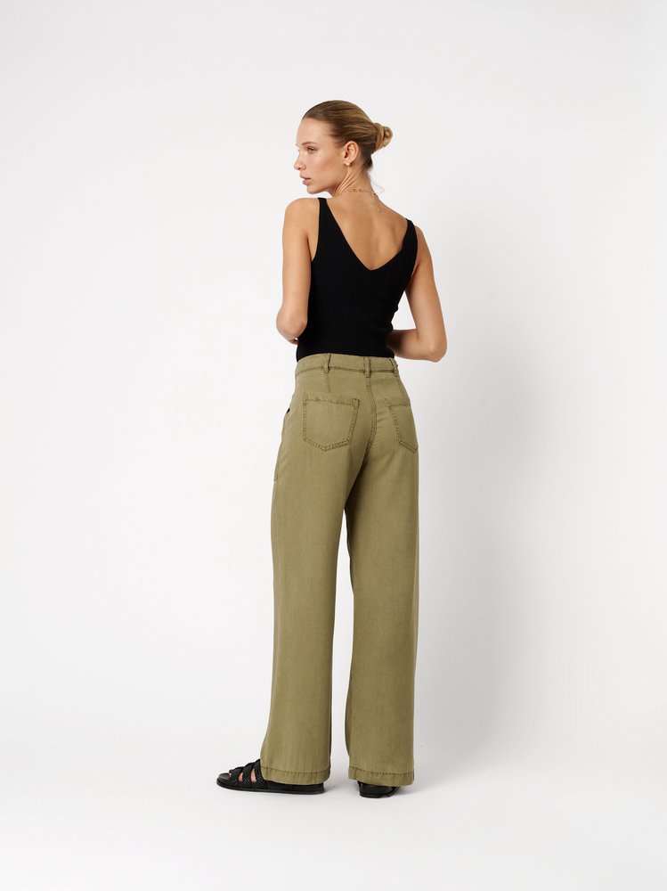 Womens trousers Mara Wide in khaki, wide-leg trousers in cargo style, back view worn by model