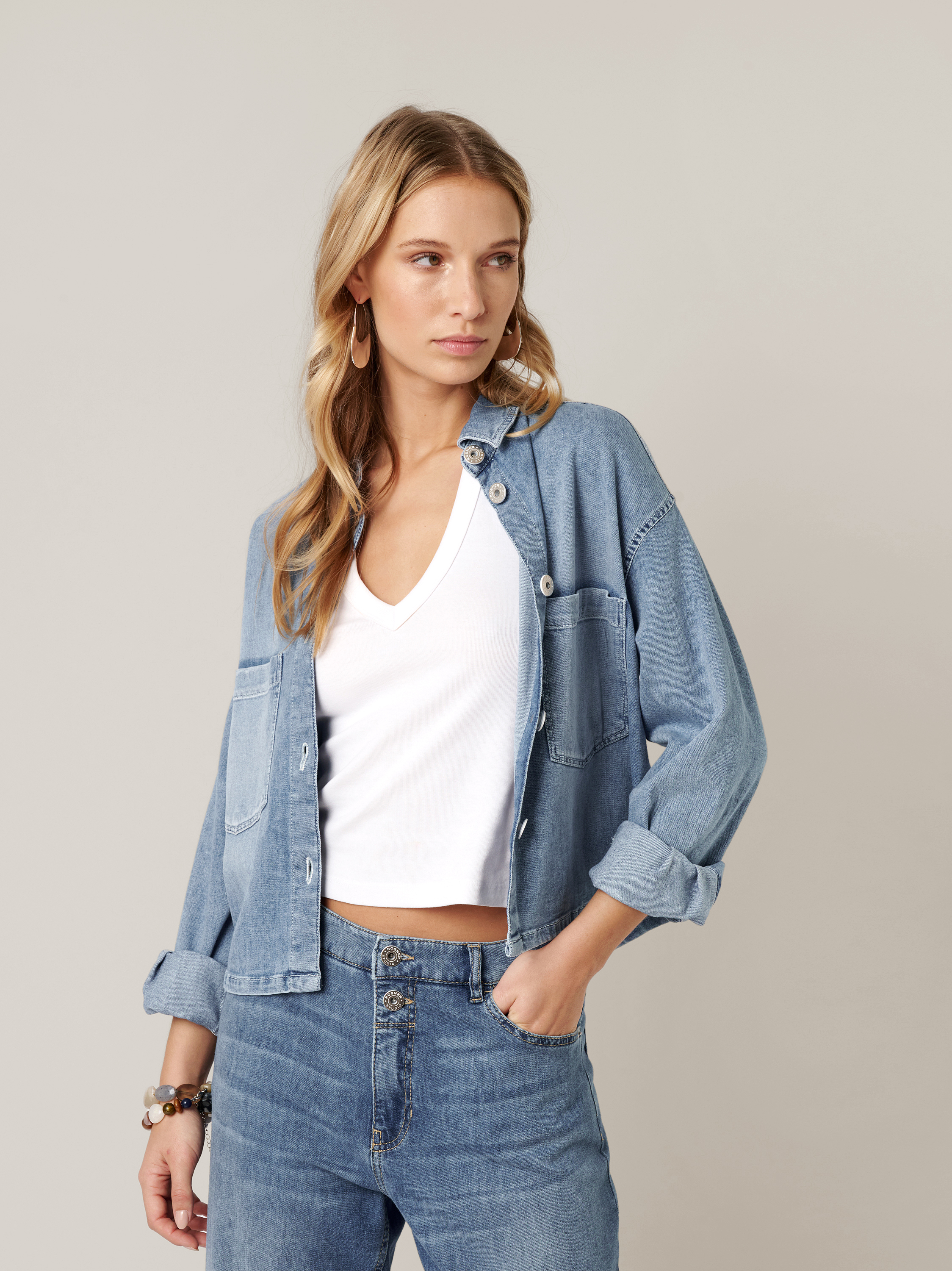 Womens jacket Jamie in bleached blue, short jacket made of denim, front view worn by model