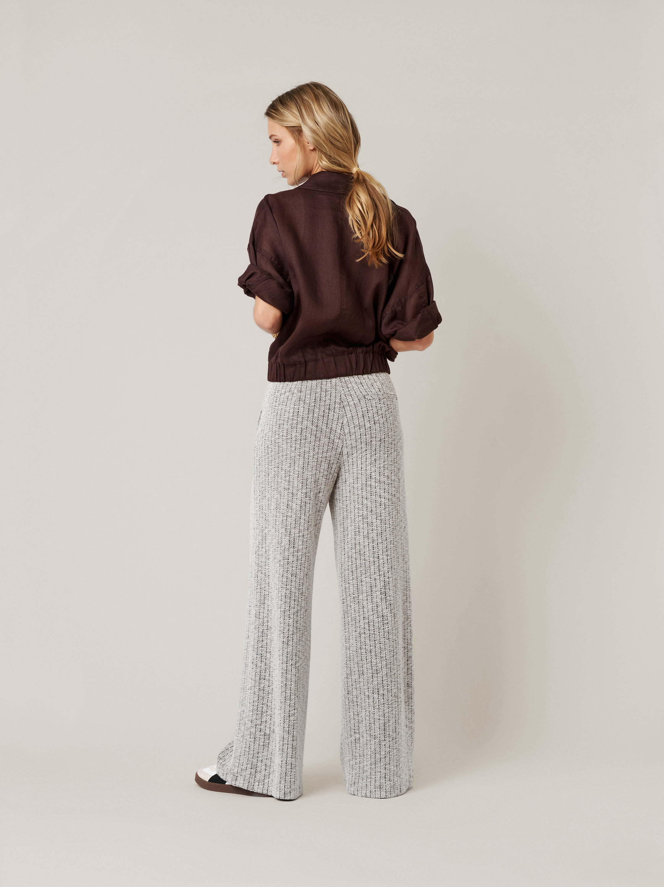 Womens trousers Mara Wide in navy / offwhite, wide-leg trousers in striped boucle, back view worn by model