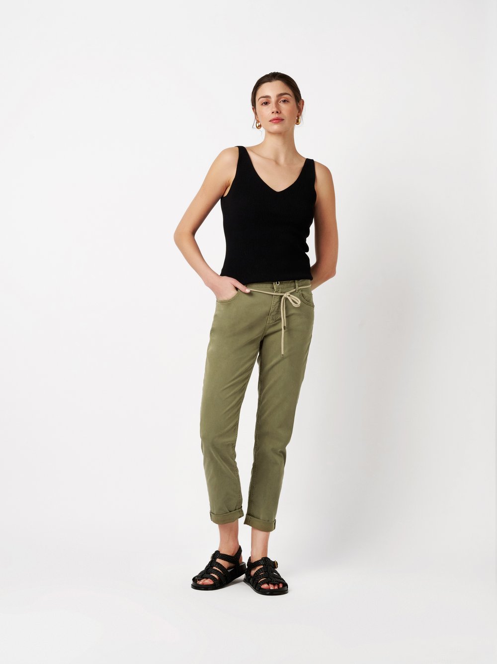 Womens jeans Masha Belt in khaki, summer trousers with tie belt and turn-up hem, front view worn by model