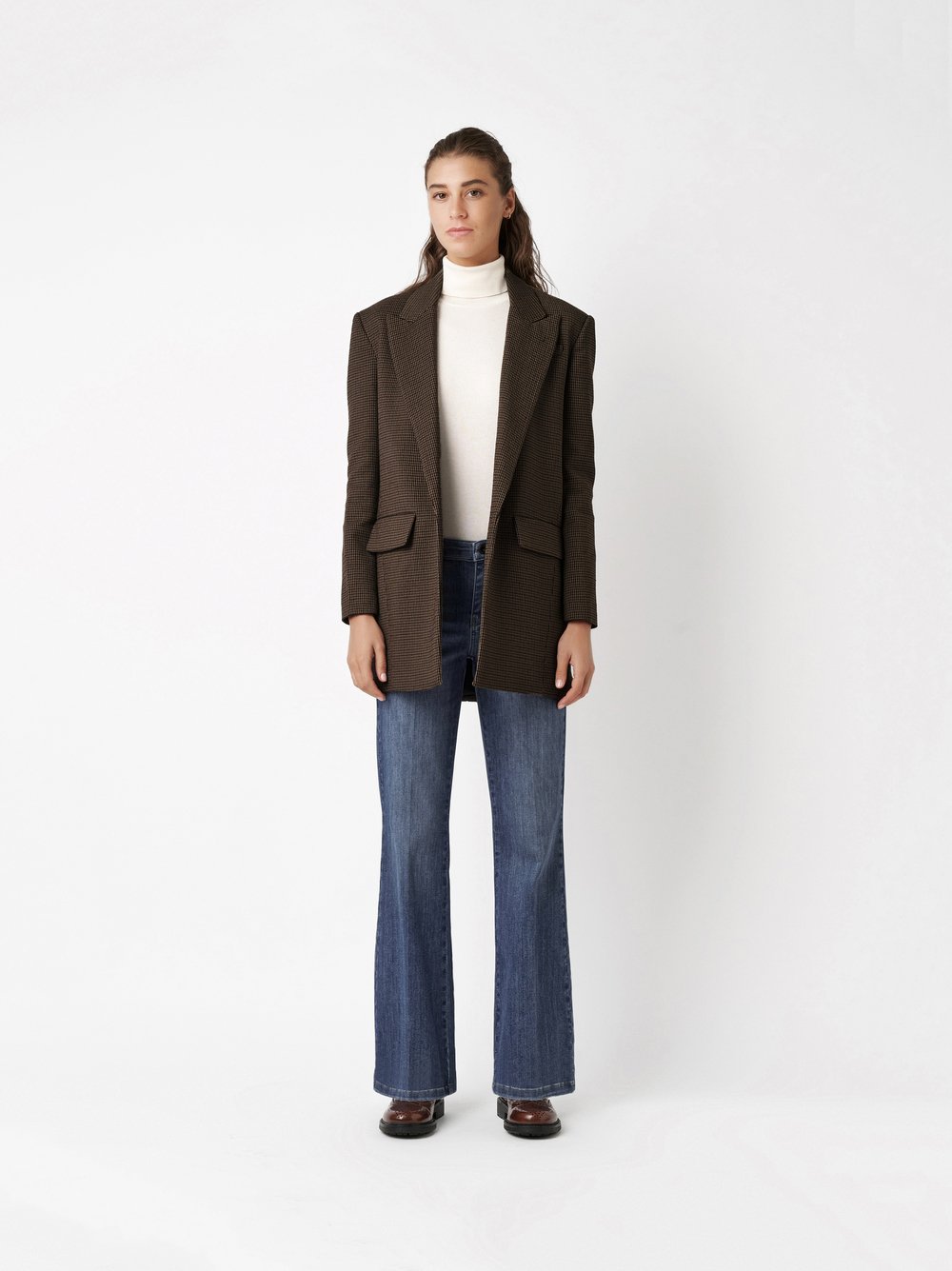 Jeans Antonia_341 mid blue outfit view Jeans Antonia_341 mid blue outfit view