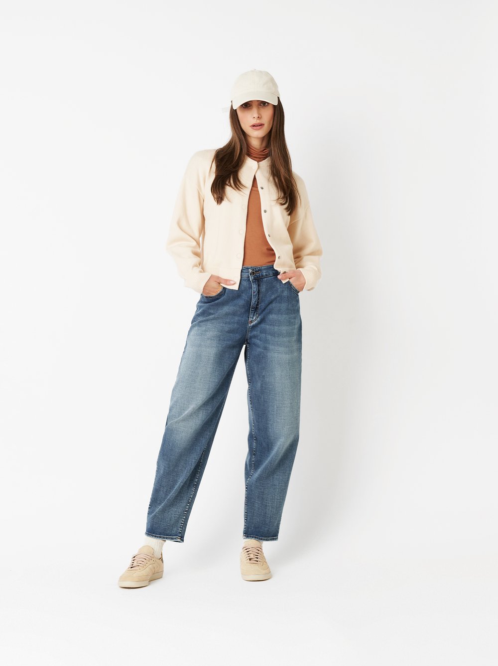 Jeans Mara_385 mid blue outfit view