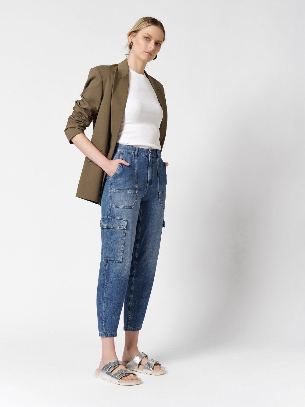 Jeans Mara_083 mid blue outfit view Jeans Mara_083 mid blue outfit view