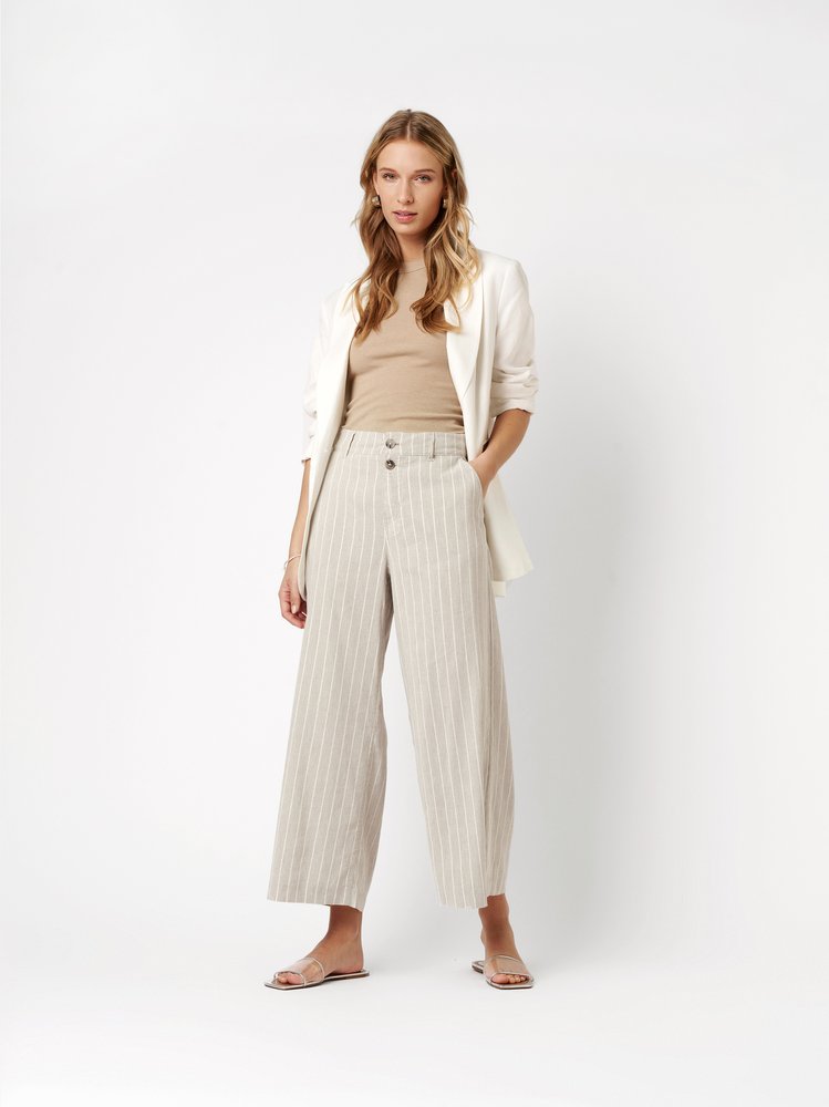 Womens trousers Mara Wide in grey / gold, linen trousers with subtly shimmering stripes, outfit view worn by model