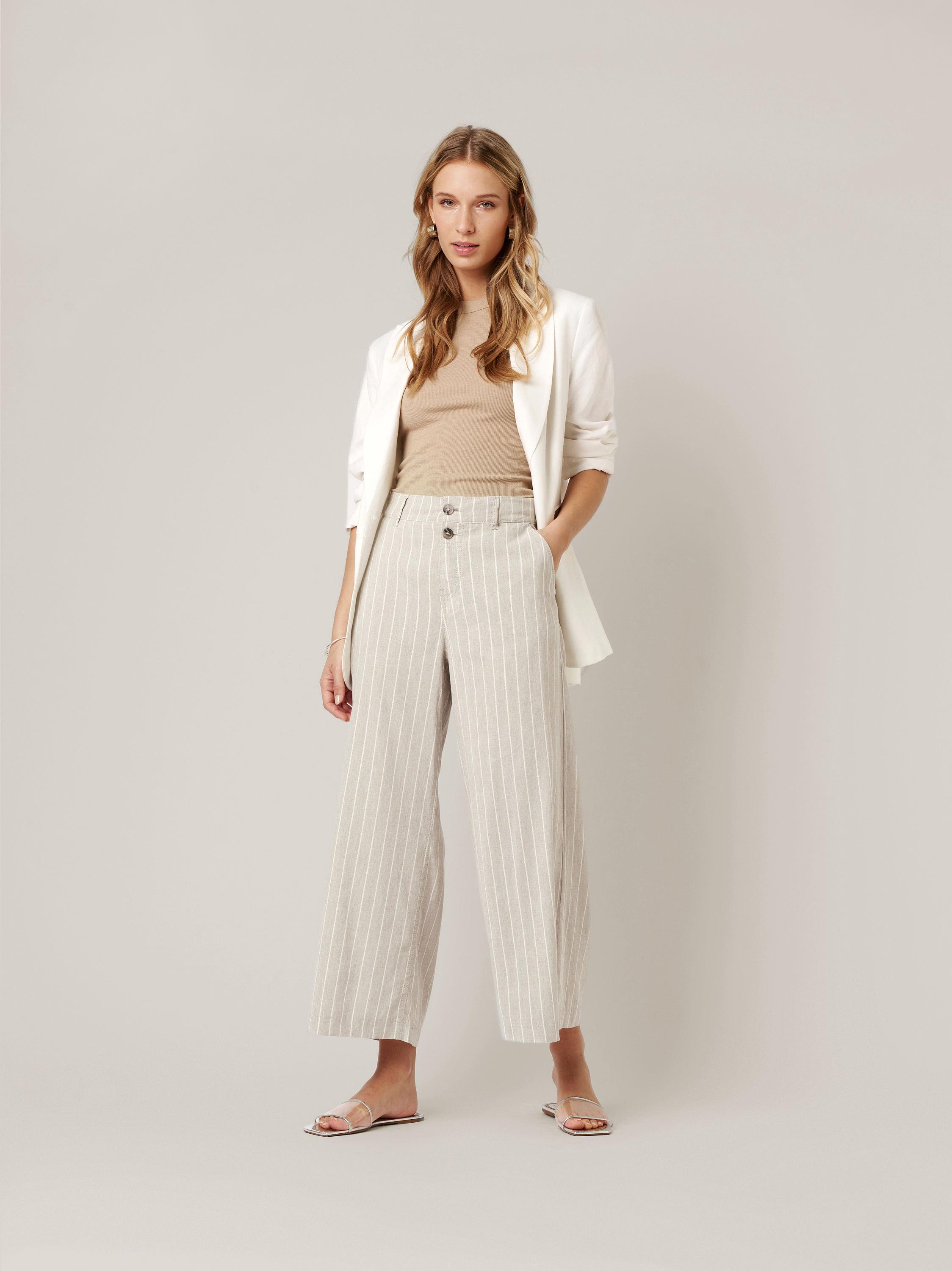 Womens trousers Mara Wide in grey / gold, linen trousers with subtly shimmering stripes, outfit view worn by model