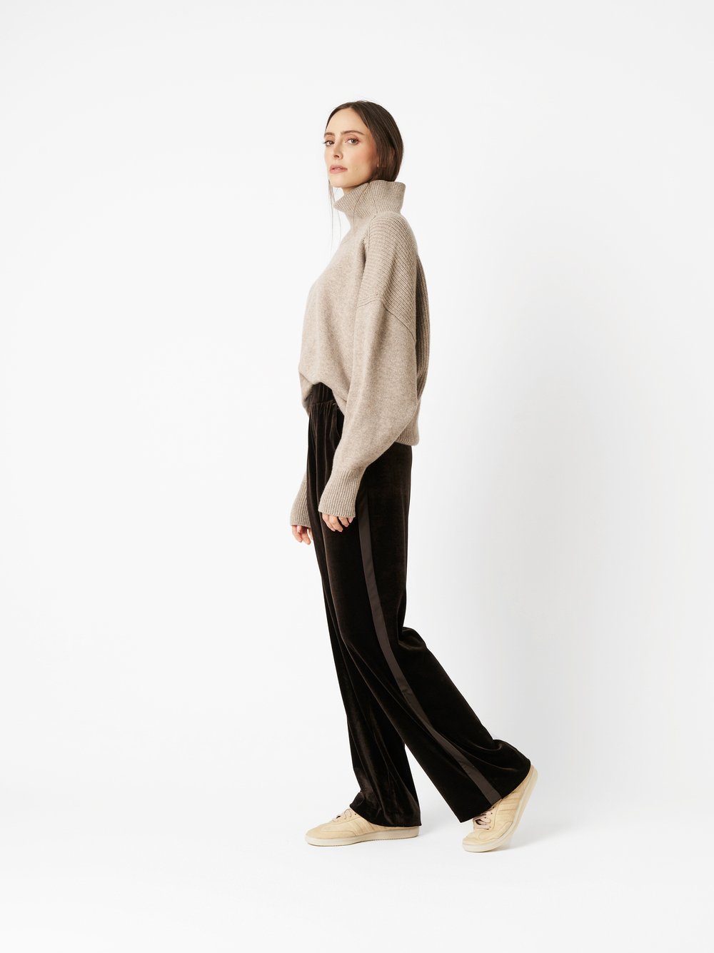 Trousers Mara_355 brown outfit view