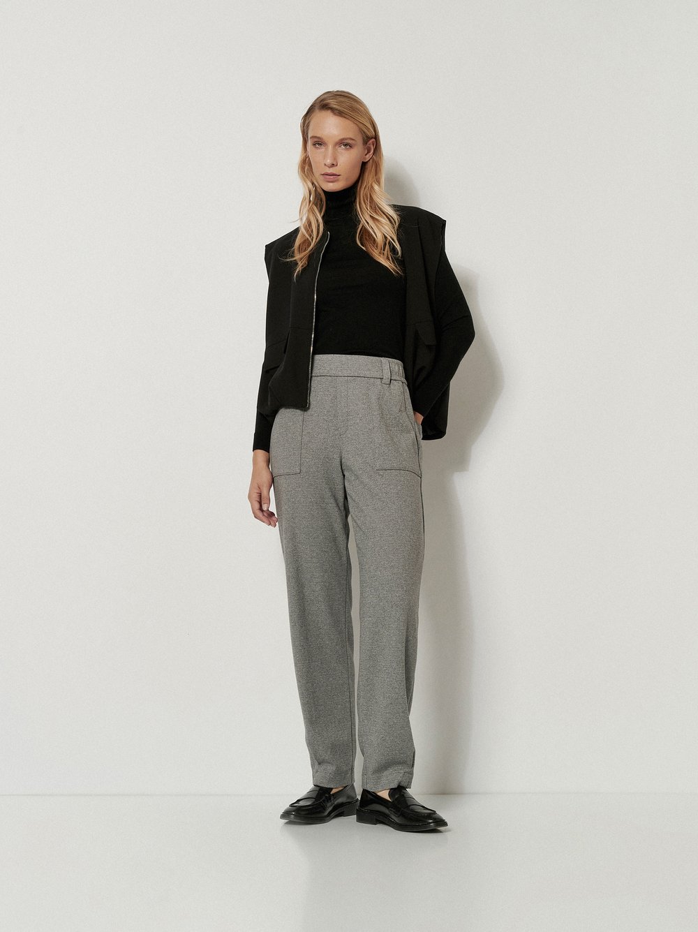 Womens trousers Mara Tapered in Light Grey, soft jersey tapered-fit trousers, outfit view worn by model